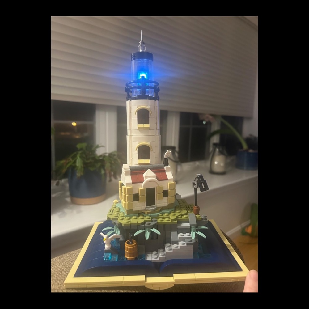 Magic Castle Lighthouse Building Set with Revolving Light Feature (1016pcs) NIB - Picture 5 of 12